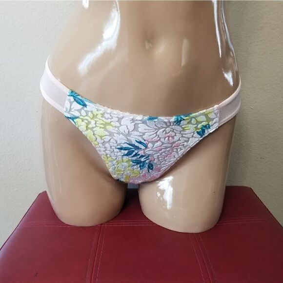 SMALL PINK Victoria's Secret Bra Set - Picture 5 of 14